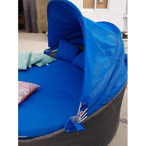 191 - Large Round Ratan Day Bed / Sunbed with Cushion and Canopy