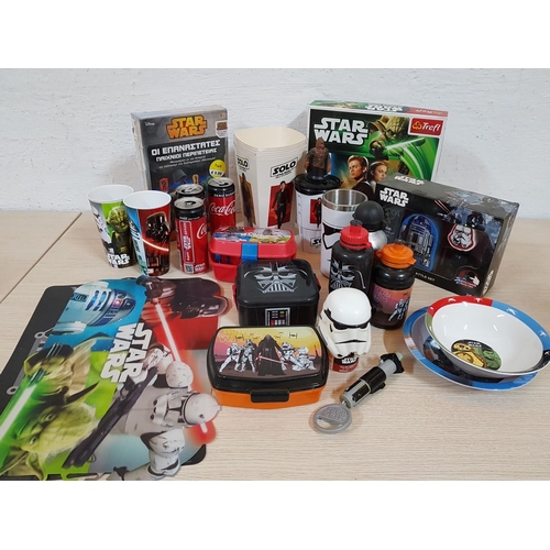 21 - Star Wars Memorabilia Toys, Gadgets, Cinema Souvenirs and Others
