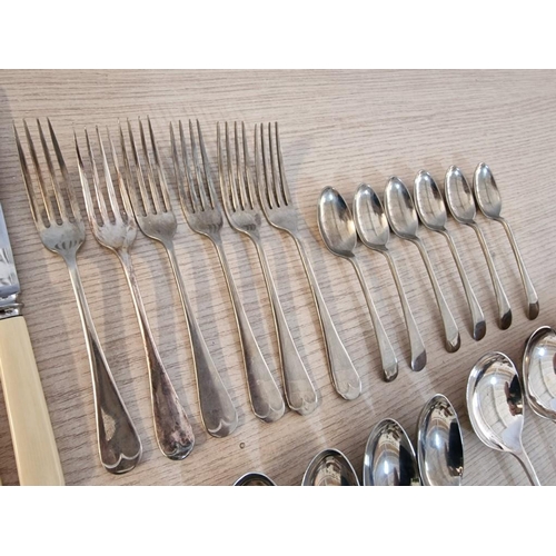 214 - Collection of Flatware / Cutlery (see multiple catalogue photos), (32)