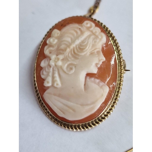 343 - Vintage 9ct Gold Cameo Brooch / Pendant with Safety Chain, (Approx. 29 x 12mm Overall, Weight: 4.7g)