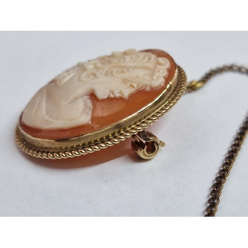 343 - Vintage 9ct Gold Cameo Brooch / Pendant with Safety Chain, (Approx. 29 x 12mm Overall, Weight: 4.7g)