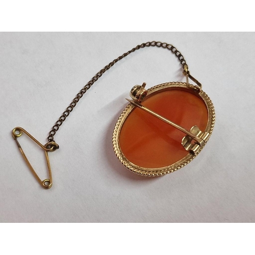 343 - Vintage 9ct Gold Cameo Brooch / Pendant with Safety Chain, (Approx. 29 x 12mm Overall, Weight: 4.7g)