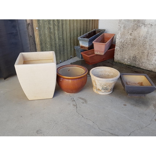 768 - 8 x Plant Pots in Various Shapes and Sizes (A/F)