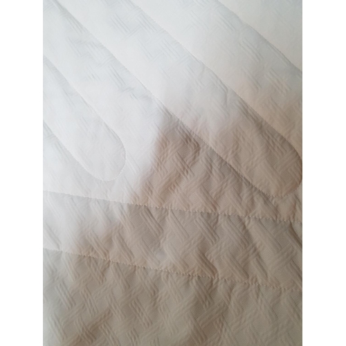 309 - Beige Quilted Bed Cover ( 250 x 190 cm )