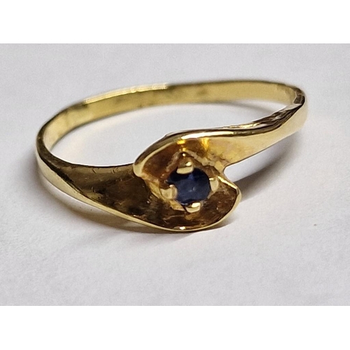 135 - 18ct Gold Ring with Blue Stone, (Approx. 1.9g, Size M/N)