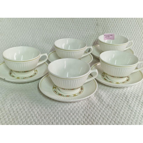 91 - Set of 5 x Wedgwood Bone China Tea Cups & Saucers, Made in England, (5)