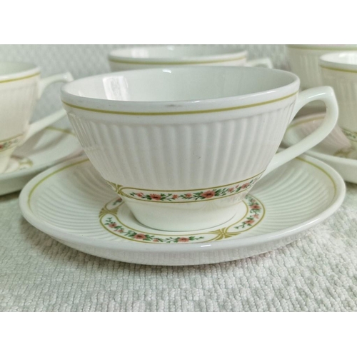 91 - Set of 5 x Wedgwood Bone China Tea Cups & Saucers, Made in England, (5)