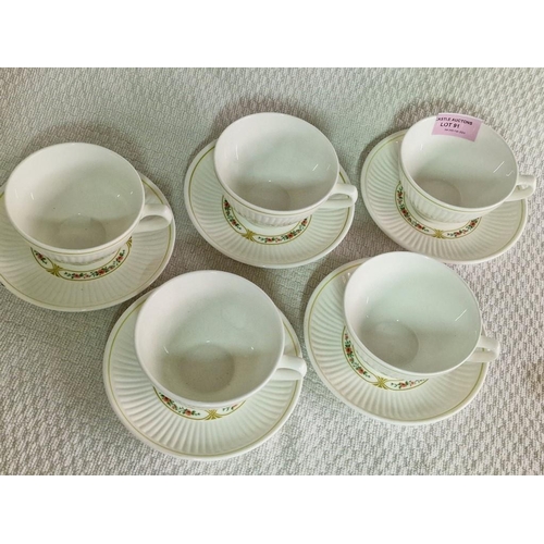 91 - Set of 5 x Wedgwood Bone China Tea Cups & Saucers, Made in England, (5)