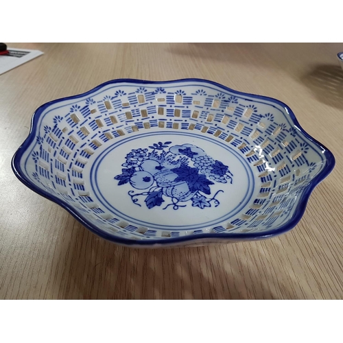 129 - Retro Style Blue and White Fruit Serving Bowls, Lace Reticulated Decor (Made in China), (Ø20.5cm eac... 