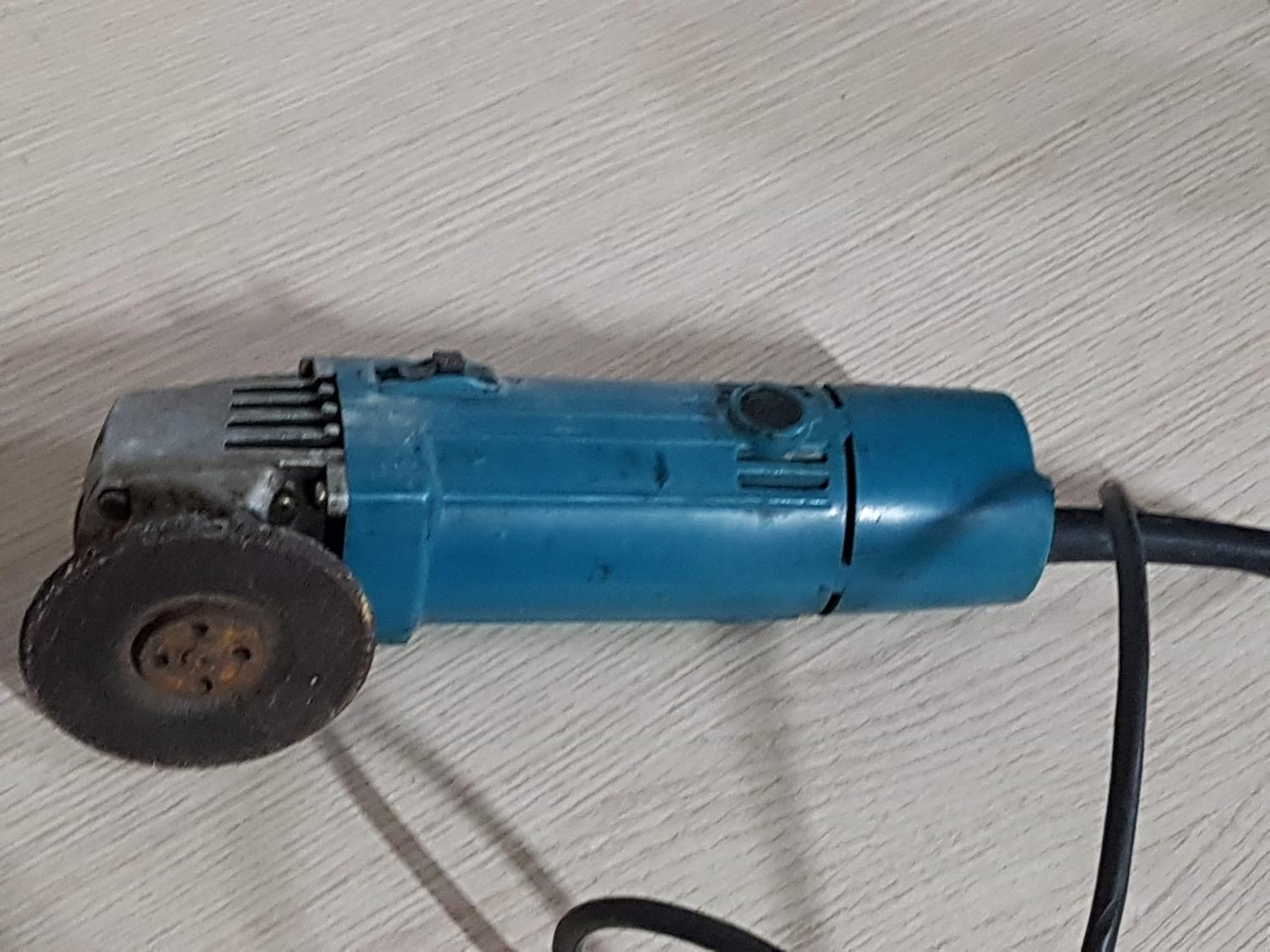 Makita 100mm disc cheap grinder model 9501b