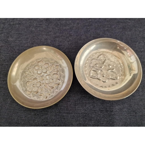 128A - Pair of Silver (.830) Round Dishes with Floral Pattern Relief Bases, (Approx. 40g, Ø: 7.5cm), (2)