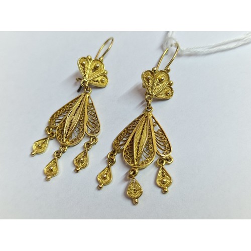 92 - Decorative Pair of 18ct Gold Filigree Earrings with 3 x Hanging Links, (Approx. 7.9g)

* Tested with... 