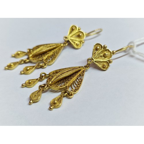 92 - Decorative Pair of 18ct Gold Filigree Earrings with 3 x Hanging Links, (Approx. 7.9g)

* Tested with... 