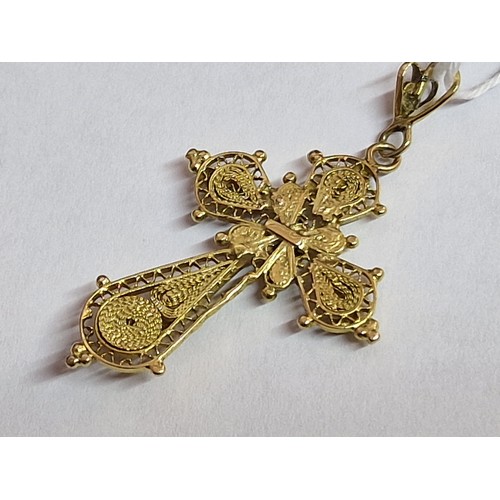 92A - Ornate 18ct Gold Filigree Cross Pendant with Ruby(?) Centre, (Approx. 3.4g, H: 3.5cm)