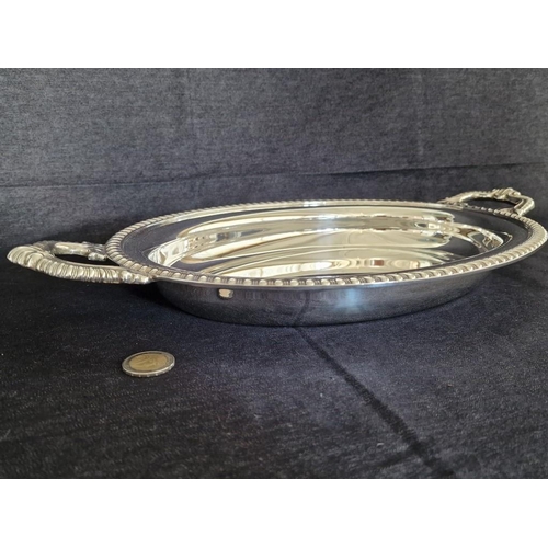 101 - High Quality Silver Plated Oval Shape Twin Handle Tray with Patterned Border, * Looks Immaculate / U... 