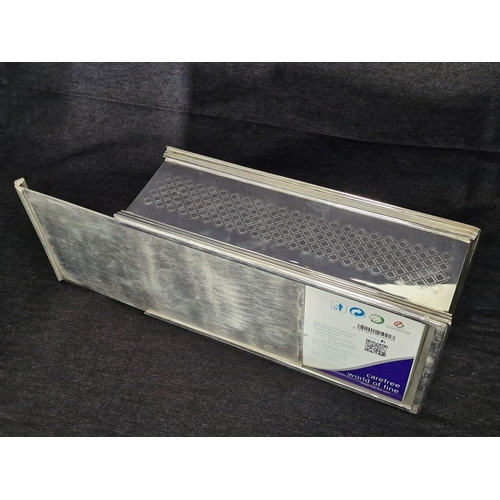 108 - High Quality Silver Plated Tissue Box Holder with Patterned Top and Sides, * Looks Immaculate / Unus... 