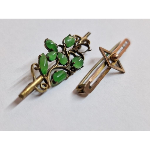 114 - 9ct Gold Brooch (Approx. 1.1g, L: 4.2cm, A/F), Together with Gold Plated Silver Brooch with Green St... 