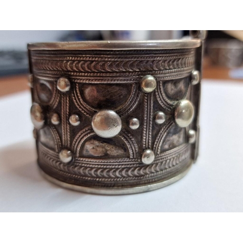 209 - Decorative Vintage Hand Made Silver Cuff / Bangle Bracelet, Made in Sudan, (Approx. Ø: 5.5cm, H: 4.5... 