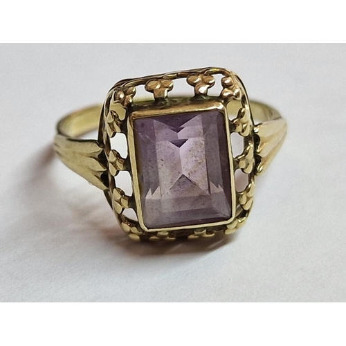 82 - 9ct Gold Ring with Light Purple Colour Stone, (Approx. 1.6g, Size J)

Nb. Faded or No Hallmarked, bu... 