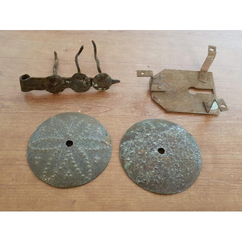 383g - Various Antique and Vintage Rural Door Lockers Decor, Ornaments etc (Metal and Iron), (A/F)