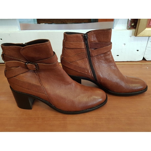 243 - Boots by Minnelli, Size 41, Colour Marron Retails Price 138EUR