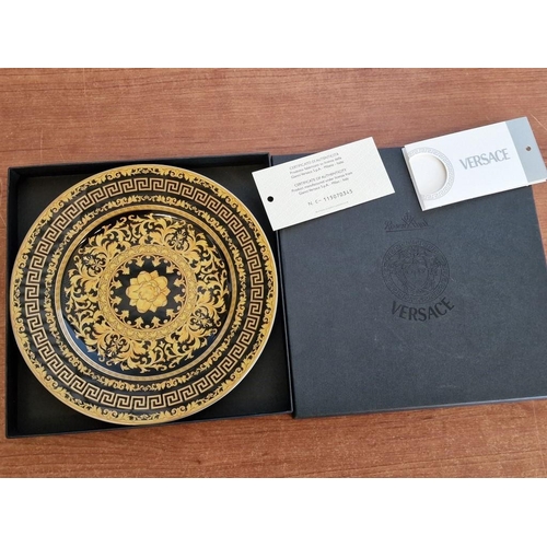 61 - Versace 'Floralia Gold' Rosenthal Wall Plate in Presentation Box with COA, (Approx. Ø: 18.5cm)