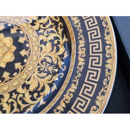 61 - Versace 'Floralia Gold' Rosenthal Wall Plate in Presentation Box with COA, (Approx. Ø: 18.5cm)