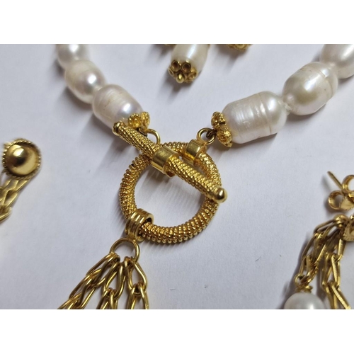 145 - Beautiful Set of 18ct Yellow Gold and Baroque Pearls, Matching Necklace, Bracelet and Earrings, (App... 