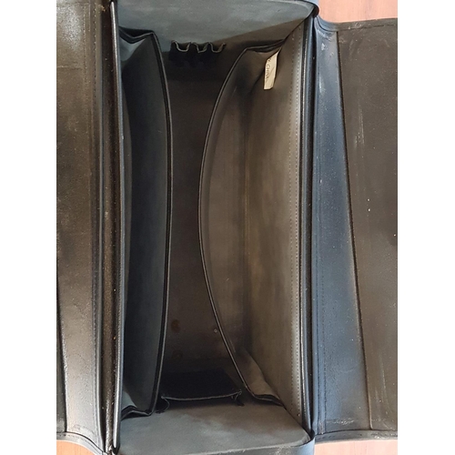 707 - Retro Doctor Black Leather Briefcase (21 x 34 x 46cm), (A/F)