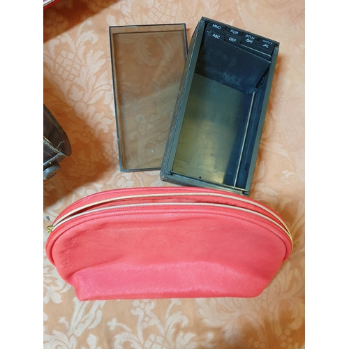 735 - Collection of 7 x Assorted Ladies Accessories; Handbags, Toiletry Bag, Wallets, Travel Bag etc (7)