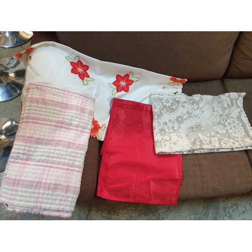 323 - Various Table Cloth Pillows Covers and Others (13pcs)