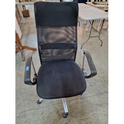 207 - Black Swivel Office Chair