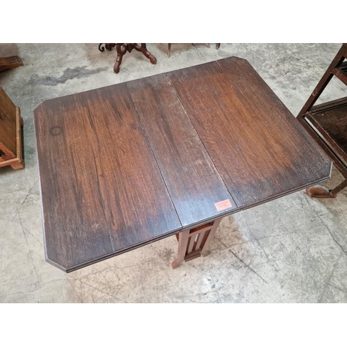 142 - Antique Sutherland / Small Drop-Leaf Table, (Approx. 75 x 56 x 70cm Overall / Opened)