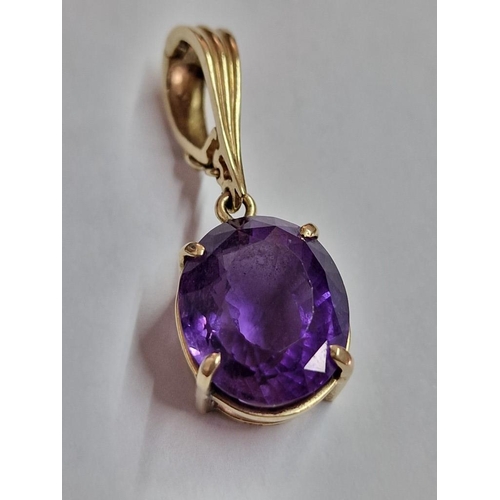 170B - 14ct Gold Pendant with Large Amethyst Colour Oval Cut Stones, (Approx. 15 x 13 x10mm, Total Weight 5... 