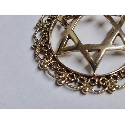 83 - 9ct Gold Star of David Circle Pendant, (Approx. 4.0g, Ø: 30mm)