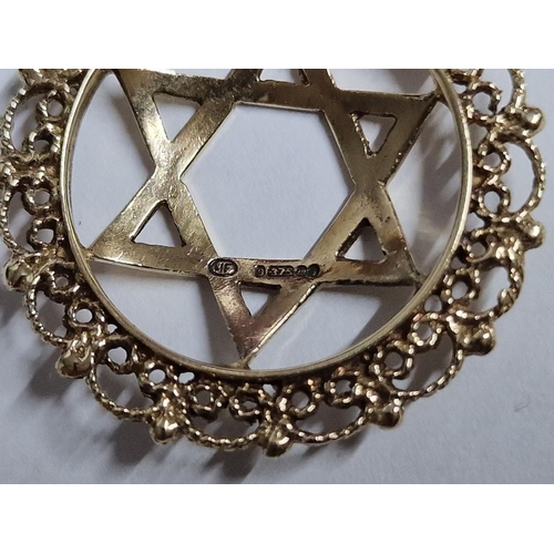 83 - 9ct Gold Star of David Circle Pendant, (Approx. 4.0g, Ø: 30mm)