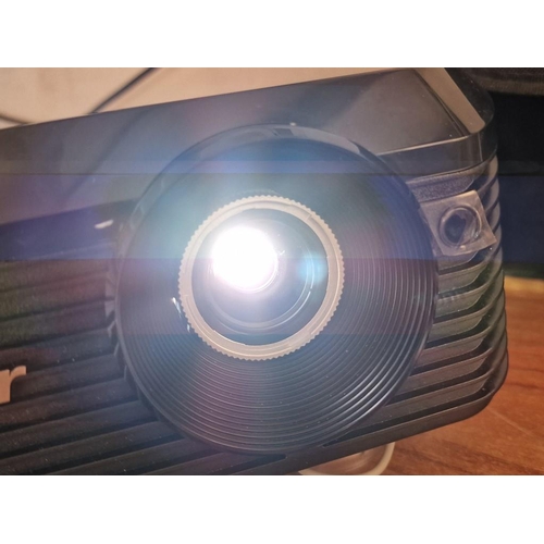 736 - Acer X1230PK DLP Projector with Manual and Carry Case, * Looks Unused, Basic Test & Working *