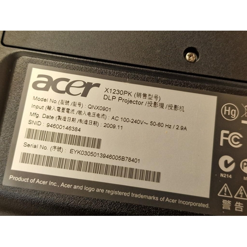 736 - Acer X1230PK DLP Projector with Manual and Carry Case, * Looks Unused, Basic Test & Working *