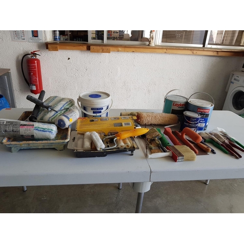 222 - House Painter Accessories inc; Brushes, Compound Knife, Painting Tray, Paint Roller and Others