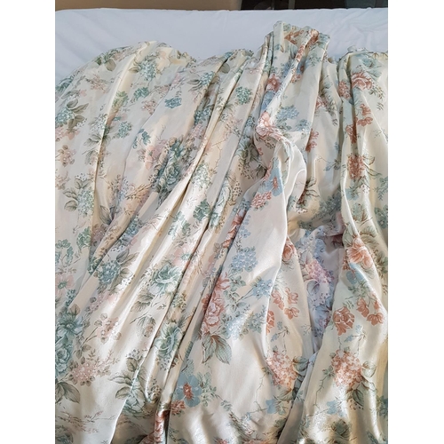 518 - 2 x Pair of Curtain in Pastel Colour and Floral Pattern (4pcs)