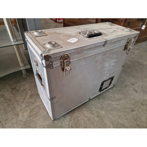 89 - Aluminium Flight Case with Clasps & Handles, with Interior Padded Out with Adjustable Compartments, ... 