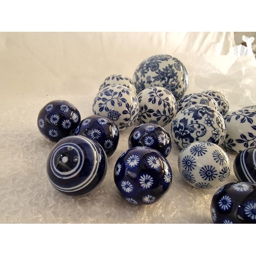 94 - Collection of 16 x Blue & White Decorated Porcelain Balls / Spheres; Approx. 10cm (1), 6cm (8) and 3... 