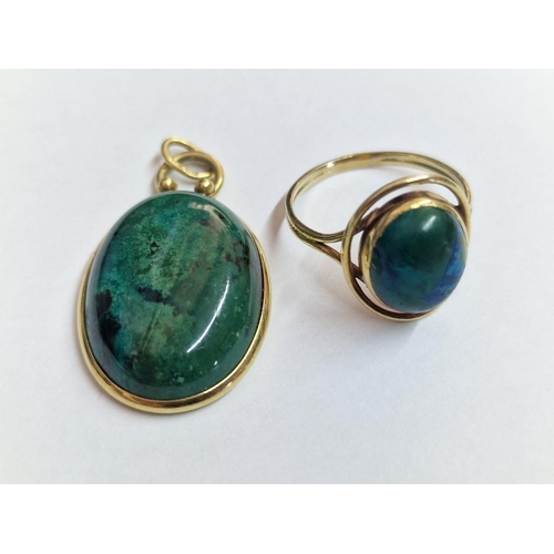 800 - 14ct Gold Oval Shape Pendant with Green Stone / Malachite(?), (Approx. H: 33mm, 6.0g), Together with... 