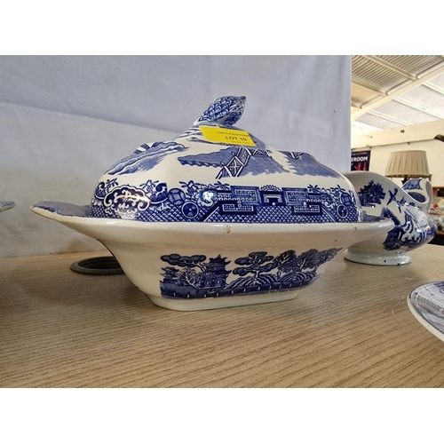 10 - 2 x Lidded Blue & White Willow Pattern Staffordshire Ware Tureens (Approx. 26 x 22.5 x 16cm), Togeth... 