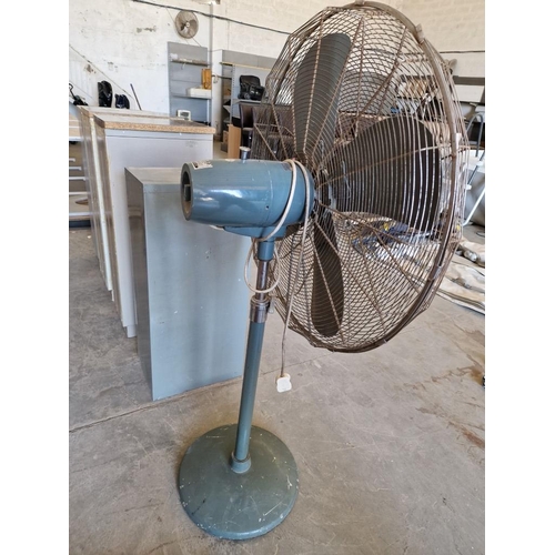 100 - 'Aero' Large Floor Standing 30'' Oscillating Fan, * Basic Test & Working *