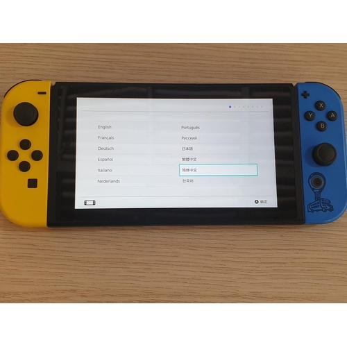 131 - Nintendo Switch Mod; LIAC-001(-01) Fotnite Special Edition - 32GB - Black / Yellow / Blue Joy-Con Co... 