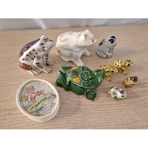 46 - 7 x Porcelain Frog Ornaments (Incl. 1 x Imari), 1 x Wooden Frog and 1 x Embroidered Frog Picture, (9... 