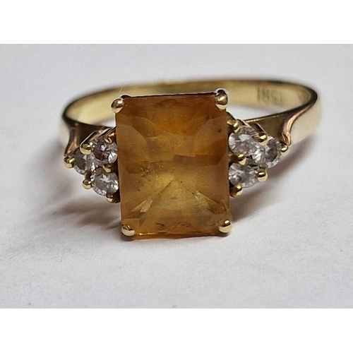 119 - 18ct Gold Citrine(?) and 6-Diamond Ring, (Approx. Size: N, 3.6g)