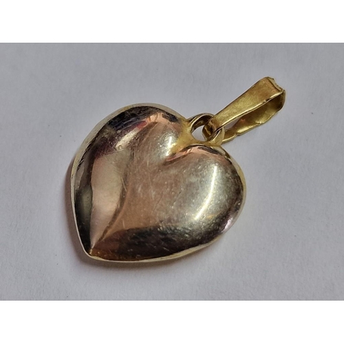 124 - 18ct Gold Heart Shaped Pendant, (Approx. H: 15mm, 1.5g)