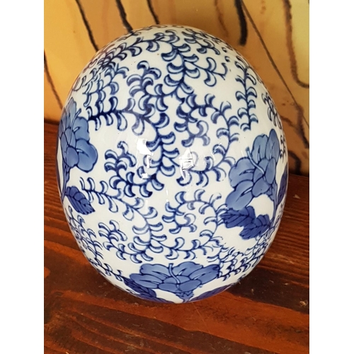 345 - Chinese Porcelain Egg Blue and White Floral Pattern (Approx. H:15cm x Ø12cm)